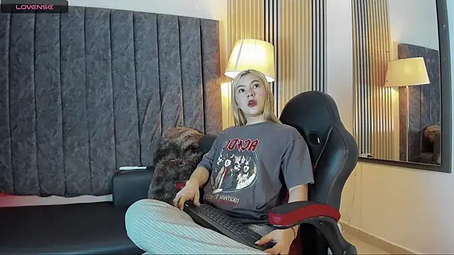 rubby lux online show from November 21, 5:12 pm