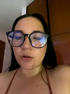 Snapshot of sara_roy04_ chatting on September 19, 3:21 am sara roy04  online show from September 19, 3:21 am