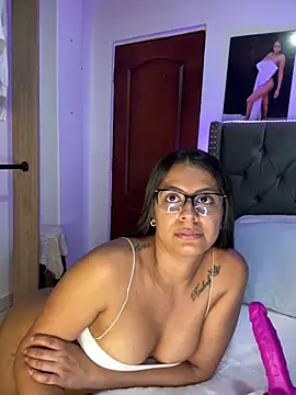 ema zoe online show from March 18, 11:59 pm