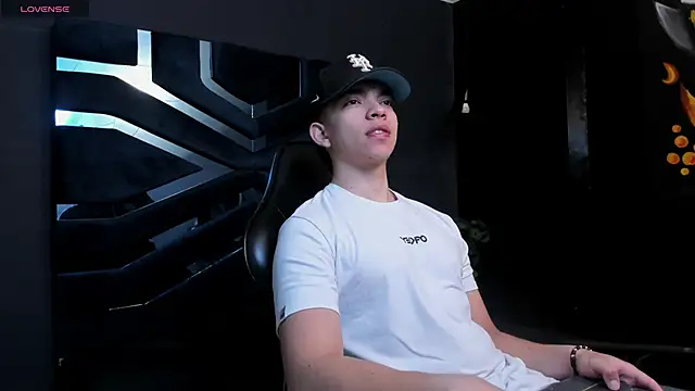 Eryonbradley online show from December 22, 11:21 am