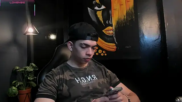 Eryonbradley online show from December 4, 11:20 am