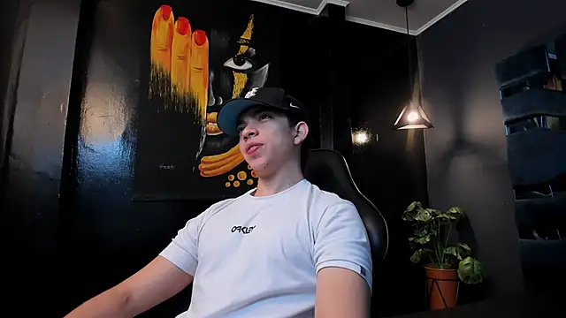 Eryonbradley online show from December 15, 11:27 am