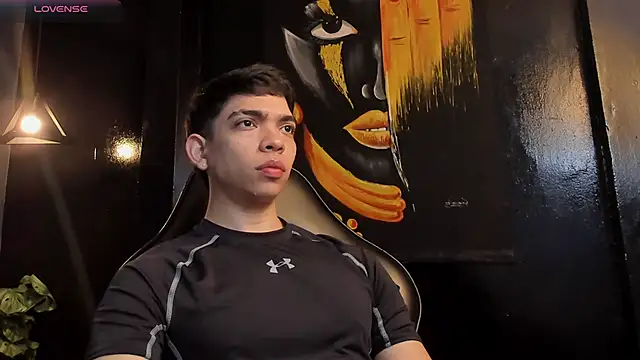 Eryonbradley online show from October 31, 11:18 am