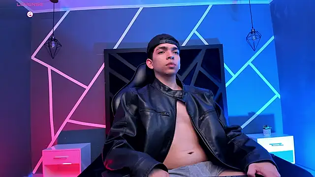 Eryonbradley online show from December 13, 8:04 pm