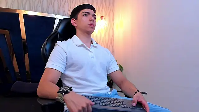 Eryonbradley online show from January 18, 3:04 pm