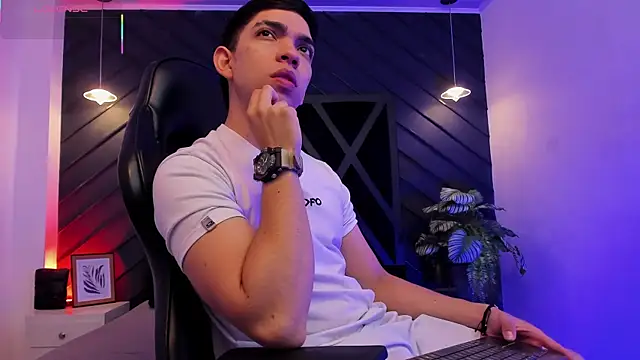 Eryonbradley online show from January 13, 11:25 am