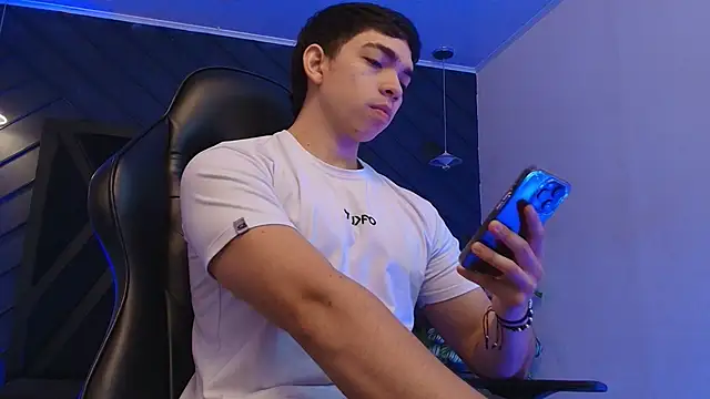 Eryonbradley online show from March 3, 11:28 am