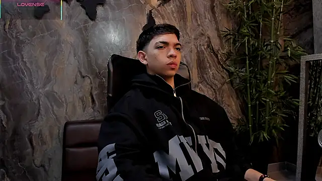 Eryonbradley online show from February 13, 11:21 am