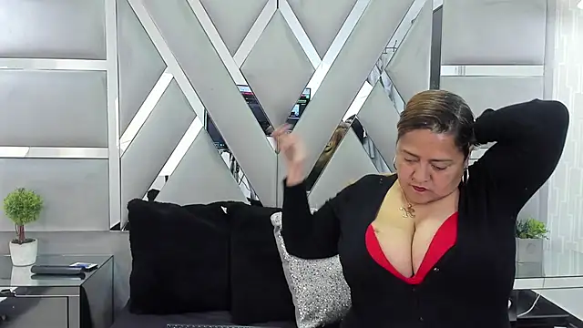 MonzerratBoyer online show from April 17, 6:22 pm