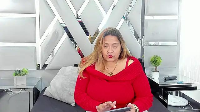 MonzerratBoyer online show from April 18, 6:43 pm