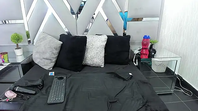 MonzerratBoyer online show from March 28, 7:15 pm