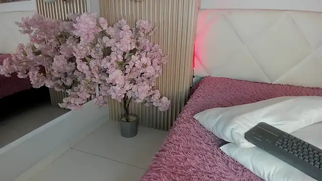 veronica hill  online show from March 13, 3:11 am