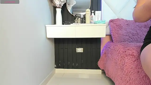 veronica hill  online show from September 21, 12:10 pm