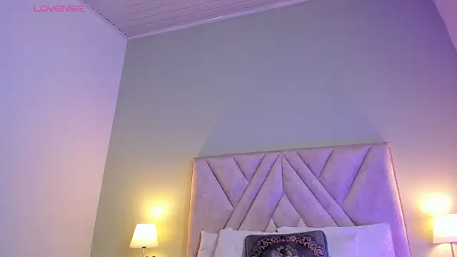 victoria becker  online show from December 22, 11:32 am