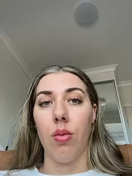 louiseberkeley online show from April 1, 2:24 am