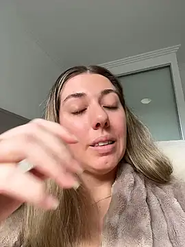 Snapshot of louiseberkeley chatting on July 1, 2:01 am louiseberkeley online show from July 1, 2:01 am