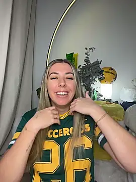 Snapshot of louiseberkeley chatting on June 16, 10:48 am louiseberkeley online show from June 16, 10:48 am