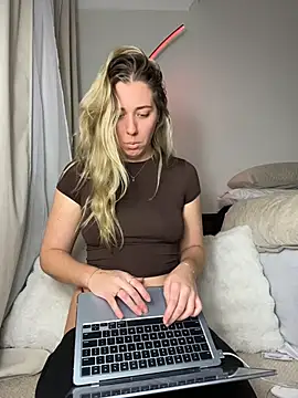 louiseberkeley online show from June 1, 9:31 am