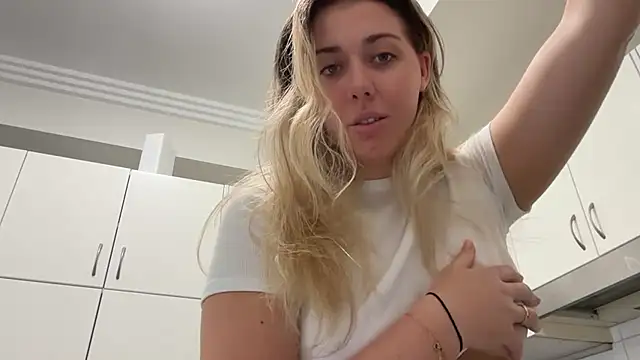 louiseberkeley online show from February 25, 10:42 pm