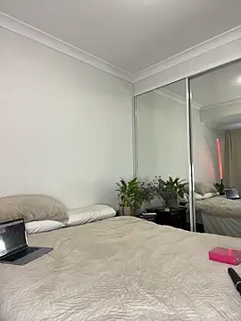 louiseberkeley online show from June 3, 3:29 am