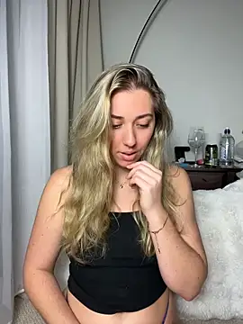 Snapshot of louiseberkeley chatting on June 7, 9:03 am louiseberkeley online show from June 7, 9:03 am