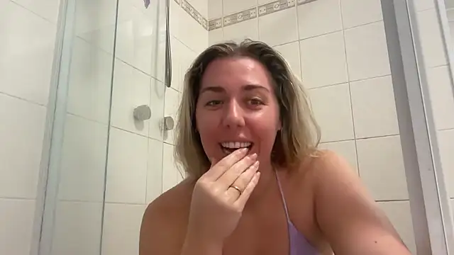 louiseberkeley online show from December 17, 1:54 am