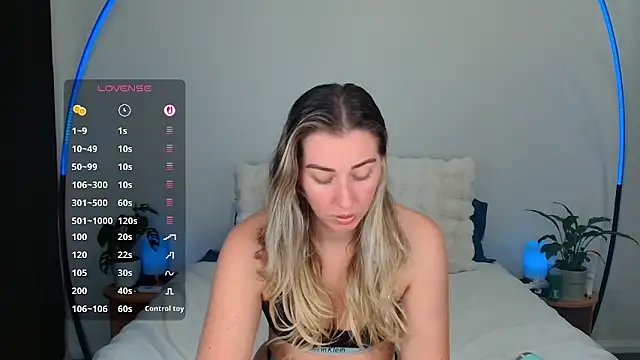 Snapshot of louiseberkeley chatting on September 24, 7:48 am louiseberkeley online show from September 24, 7:48 am