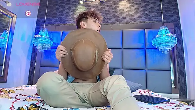 Twinkie Hung online show from September 9, 9:02 pm