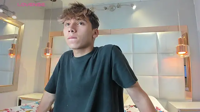 Twinkie Hung online show from September 20, 9:42 pm