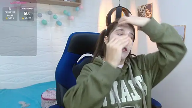 Snapshot of karlarousex chatting on October 21, 4:45 am karlarousex online show from October 21, 4:45 am