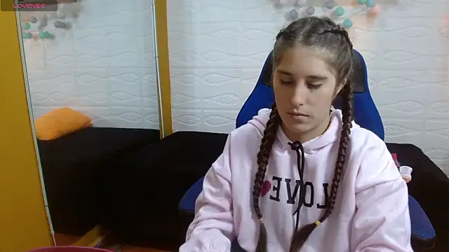 karlarousex online show from September 26, 3:02 am