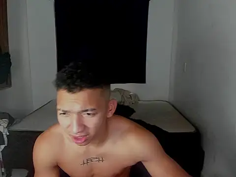 Snapshot of JuanchiT66 chatting on October 31, 7:21 pm JuanchiT66 online show from October 31, 7:21 pm