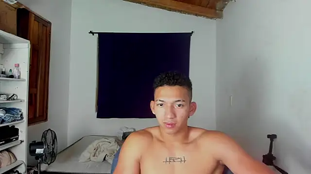 Snapshot of JuanchiT66 chatting on October 20, 7:42 am JuanchiT66 online show from October 20, 7:42 am