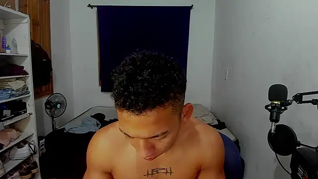 Snapshot of JuanchiT66 chatting on October 22, 3:55 pm JuanchiT66 online show from October 22, 3:55 pm