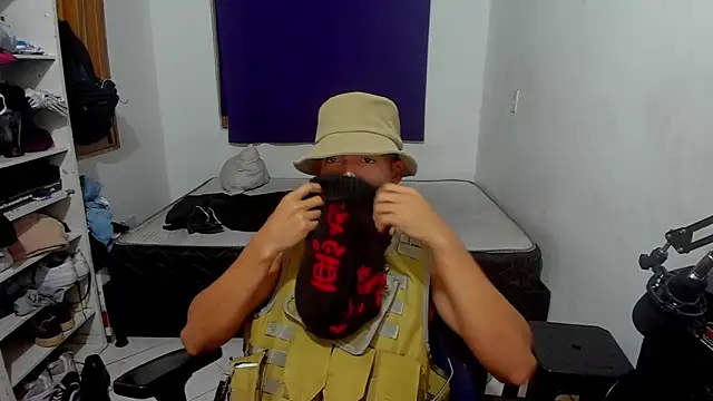 Snapshot of JuanchiT66 chatting on November 1, 7:57 am JuanchiT66 online show from November 1, 7:57 am