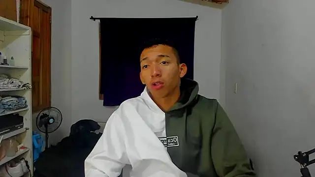 Snapshot of JuanchiT66 chatting on October 10, 6:53 pm JuanchiT66 online show from October 10, 6:53 pm