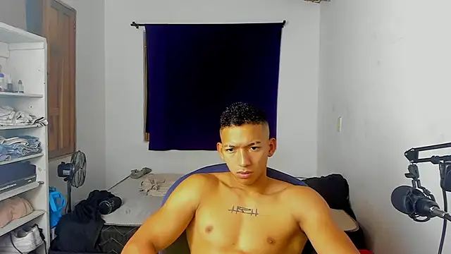 Snapshot of JuanchiT66 chatting on October 11, 7:48 pm JuanchiT66 online show from October 11, 7:48 pm