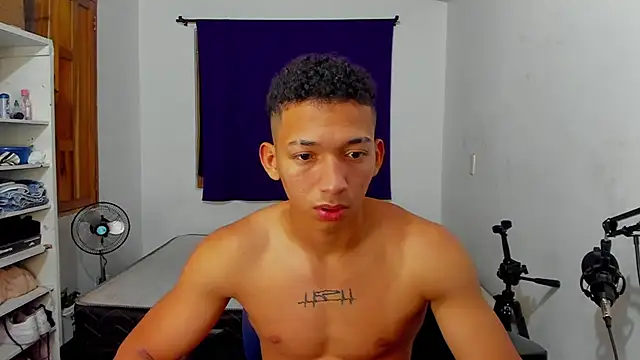 Snapshot of JuanchiT66 chatting on October 17, 5:11 am JuanchiT66 online show from October 17, 5:11 am