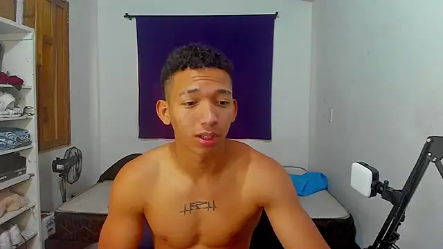 Snapshot of JuanchiT66 chatting on October 2, 6:00 pm JuanchiT66 online show from October 2, 6:00 pm