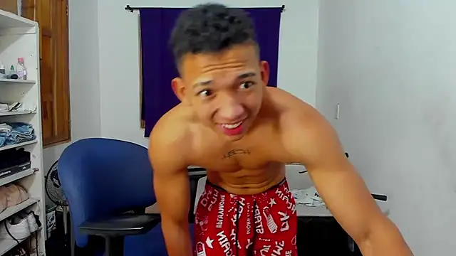 Snapshot of JuanchiT66 chatting on October 19, 7:38 pm JuanchiT66 online show from October 19, 7:38 pm