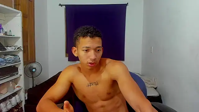 Snapshot of JuanchiT66 chatting on October 9, 9:26 pm JuanchiT66 online show from October 9, 9:26 pm