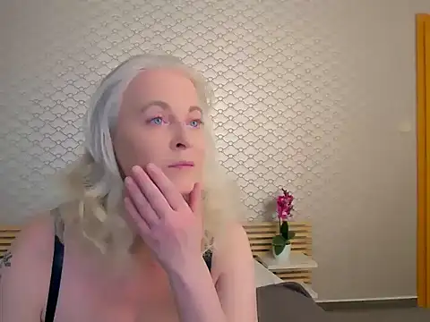 Snapshot of Anais_Janson chatting on May 7, 6:11 pm Anais Janson online show from May 7, 6:11 pm