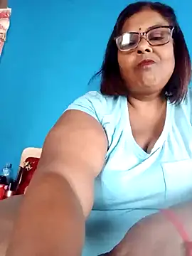 Snapshot of mileesha chatting on February 10, 8:42 am mileesha online show from February 10, 8:42 am