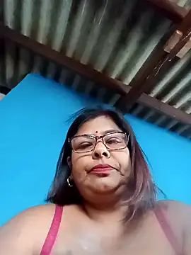 Snapshot of mileesha chatting on February 9, 8:32 am mileesha online show from February 9, 8:32 am