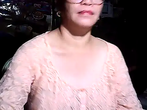 Snapshot of Adeline05 chatting on December 4, 9:19 am Adeline05 online show from December 4, 9:19 am