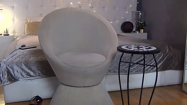 LadyValeriaXO online show from December 20, 12:30 pm