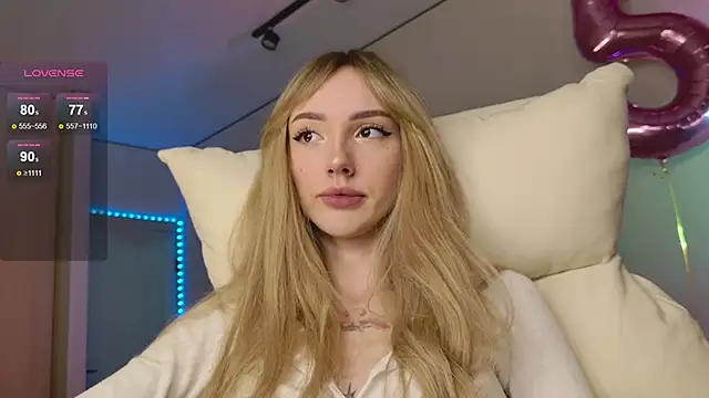 Snapshot of Lunainnk chatting on November 17, 12:25 am Lunainnk online show from November 17, 12:25 am