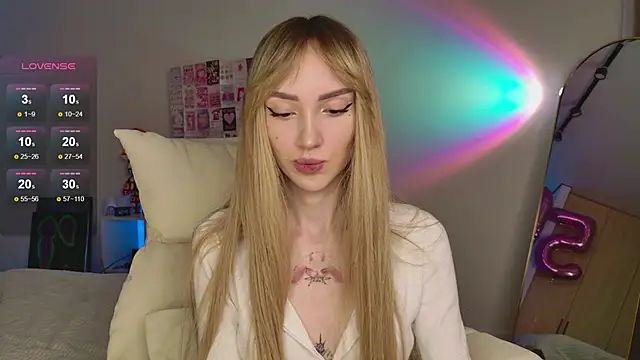 Snapshot of Lunainnk chatting on November 15, 1:53 am Lunainnk online show from November 15, 1:53 am