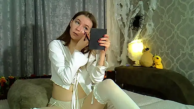 Little L1ss online show from November 7, 6:01 pm