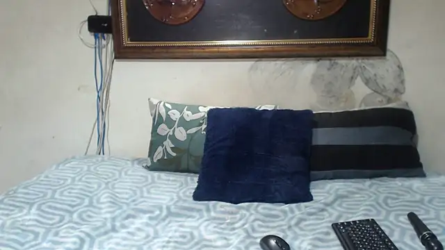 Snapshot of SexyyRedxxx chatting on October 15, 9:23 pm SexyyRedxxx online show from October 15, 9:23 pm